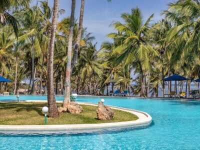 prideinn-flamingo-beach1